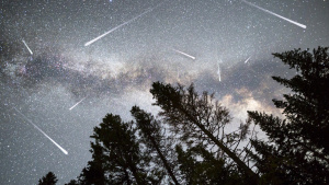 Спектакъл от падащи звезди  в нощното небе на 5 май