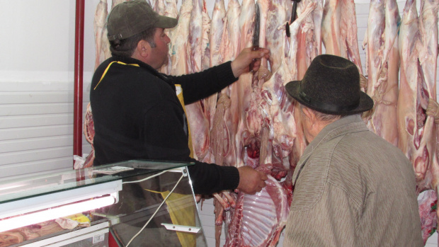 Масови проверки за съмнително агнешко месо и яйца в магазинната мрежа и складовете