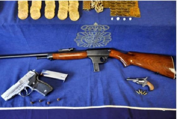 Куп оръжия открити в дома на психично болния убиец от Манастирище