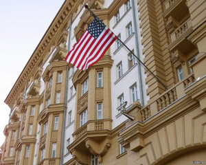 Посолството на САЩ в Москва спира почти всички консулски услуги