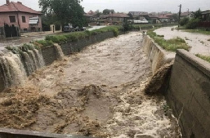 Има опасност от наводнения край Искър, Марица и Места