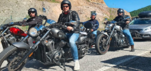 Екс кметът Иван Тотев и цветът на ГЕРБ-ерите в Пловдив обикалят из Гърция с мотори