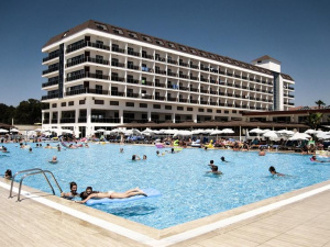 Собственици на хотели по морето заплашват с протест