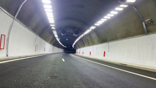 Ремонт затваря тръбата за София на тунел „Ечемишка“ на „Хемус“ за лятото