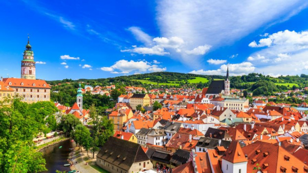 Чехия отваря ресторантите и басейните