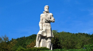 България прекланя глава пред подвига на великия революционер и поет Христо Ботев