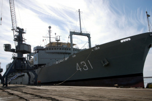 ВИДЕО Най-големият кораб във военноморския флот на Иран потъна зрелищно