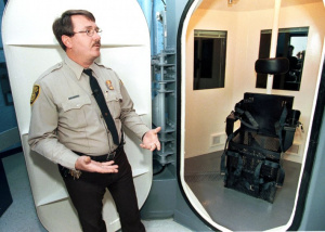 СНИМКИ В Аризона ще екзекутират двама убийци по нацистки метод - в газова камера