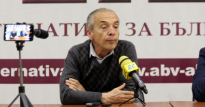 Мангъров: Едни лекари са с 2000 лева заплата, други - с 30 000! Кацаров прави глупости