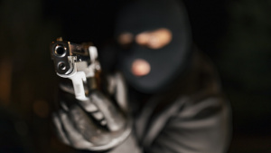 Въоръжен грабеж в банка в Дупница, дирят извършителя