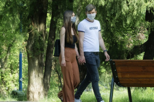 Делта вариантът на КОВИД тревожи СЗО: Ваксинираните да продължат да носят маски