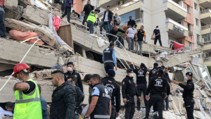 Земетресение удря мегаполиса Истанбул и взима 5 милиона живота