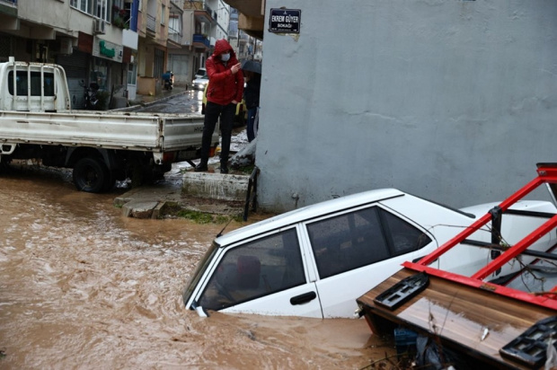 Апокалипсис в Турция - черноморски регион стана арена на страшни наводнения ВИДЕО