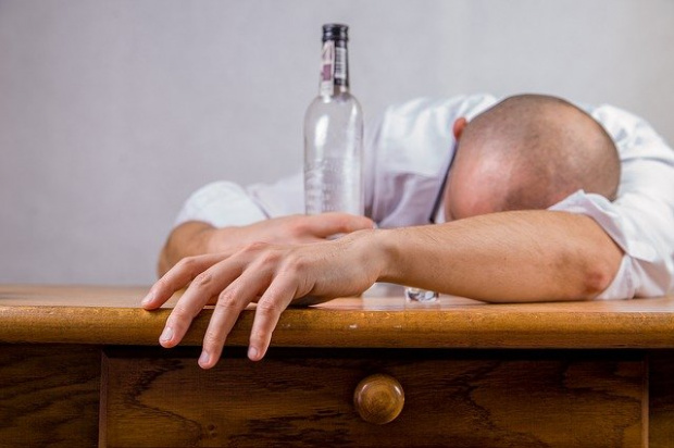 Какво всъщност причинява алкохолът на тялото ни?