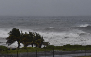 Сезонът на Ураганите: Елза се развихри на Карибите