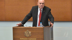Правосъдният министър официално иска отстраняване на Гешев заради нарушения, събрани в 100 страници