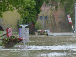 Над 10 000 са евакуирани след наводнения в Китай