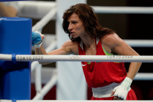 Боксьорката Стойка Кръстева размаза и американка - медалите се виждат на хоризонта