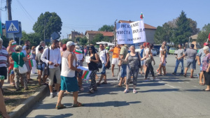 Заради мръсна вода: Пак протест блокира международния път Бургас - Малко Търново