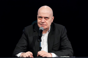 Politico: Трифонов яхна вълната от обществено недоволство и поведе България към политическа безизходица