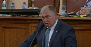 Проф. Михайлов от БСП плаче от депутатската трибуна за болни дечица и Детската болница