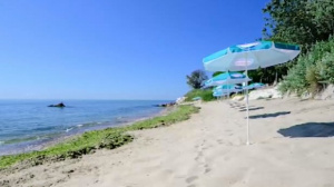 Един от емблематичните плажове по Черноморието е пред сериозна заплаха, гледката е страшна (ВИДЕО)