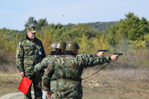 Армията в готовност да изпрати 1050 военни за справяне с мигрантската вълна