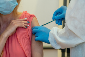Всеки трети в София се ваксинира в моловете