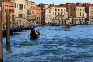 Венеция въвежда "плаваща" такса за еднодневните туристи