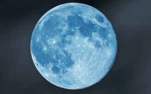 Рядка синя луна наблюдаваме тази нощ