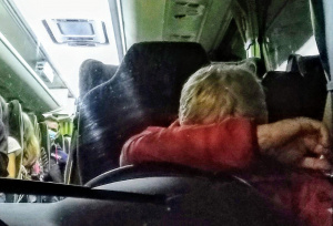 Шофьор на рейс от морето към София заспива на волана от преумора! Разказ на пътничка за убиец на пътя