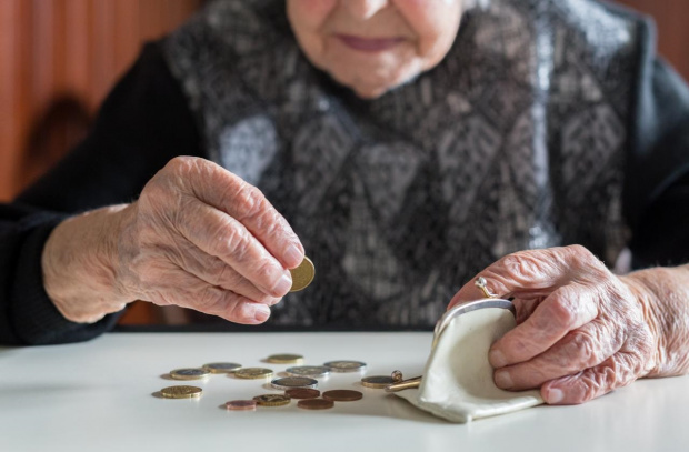 Добавката за бедност към пенсиите ще се дава по неясни критерии