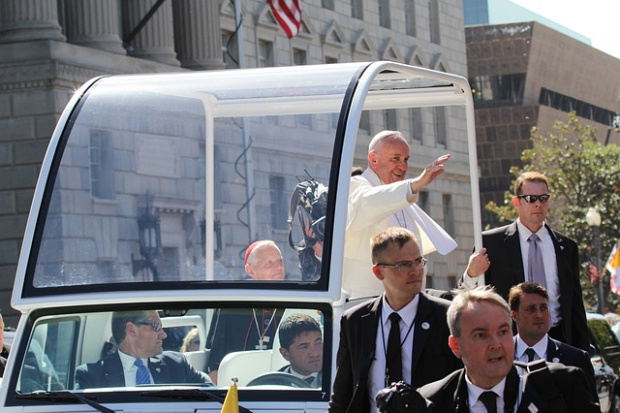 Заплаха срещу папата: Откриха плик с три куршума, адресиран до него
