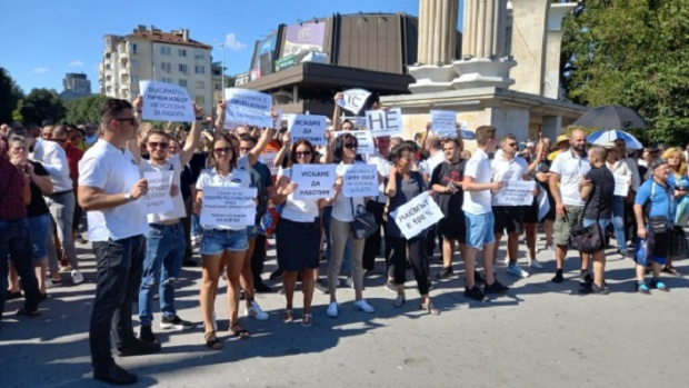 Масов протест във Варна срещу ковид мерките