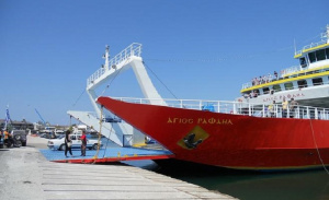 Фериботите в Гърция спряха заради силен вятър
