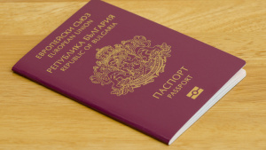Пътуването до Великобритания вече ще става с международен паспорт