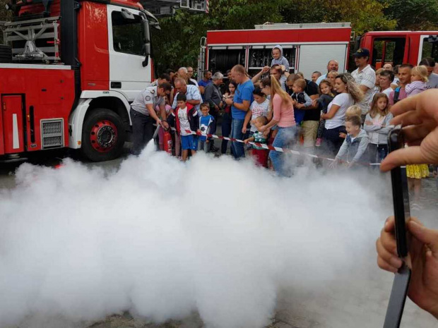 Бургаските пожарникари отбелязват профи празника си с куп инициативи