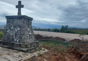 В Северна Македония поругаха две български военни гробища! През тях вече минава аутобан