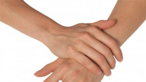 Студените ръце може да са симптом  на серизно заболяване
