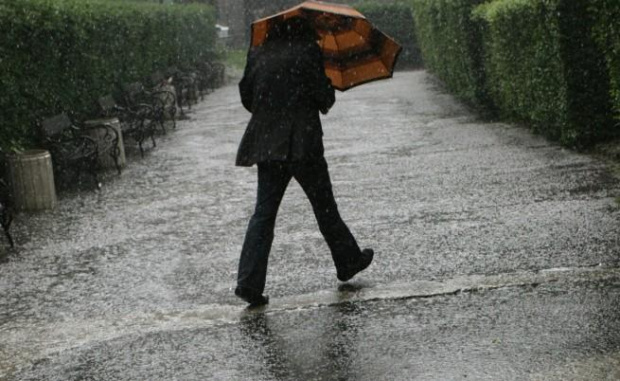 Опасно време в почти цялата страна, очакват се значителни валежи