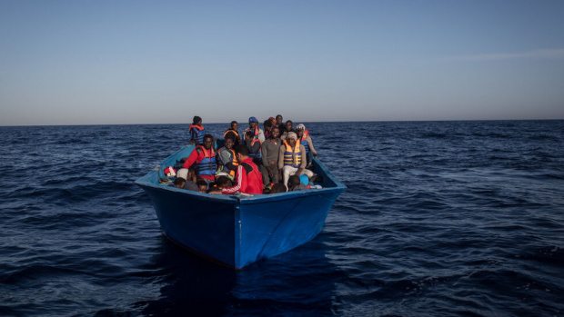 Поне 8 загинали мигранти след корабокрушение край Испания