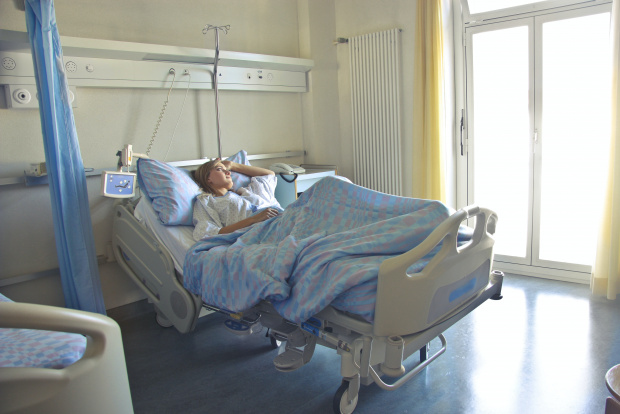 В пика на новата вълна: Двама пациенти се налага да делят едно легло в Монтанско