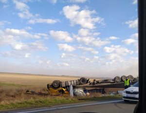 Камион на Еконт катастрофира тежко край Айтос, шофьорът загина