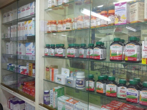 В разгара на новата вълна: Изкупиха от аптеките ефикасно и евтино лекарство срещу COVID-19