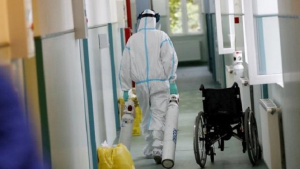 COVID-19: Кои хора са застрашени от тежко боледуване и какви са симптомите