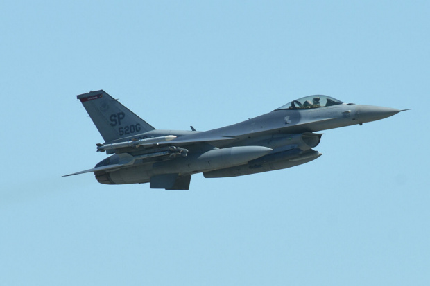 Изтребител F-16 се разби в Гърция, пилотът оцеля