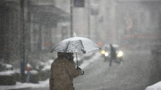 Бурята "Аруен" връхлетя  Британските острови със силни ветрове, дъжд и сняг