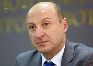 Финансовият министър предлага увеличение на минималната заплата, майчинството и детските надбавки - вижте с колко