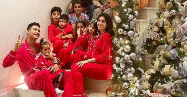 Спортните звезди на Коледа: Кристиано с цялата фамилия, Меси - само с жената! Ибра избухна със СНИМКА