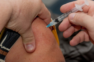 Могат ли хора с фалшиви сертификати да се ваксинират?